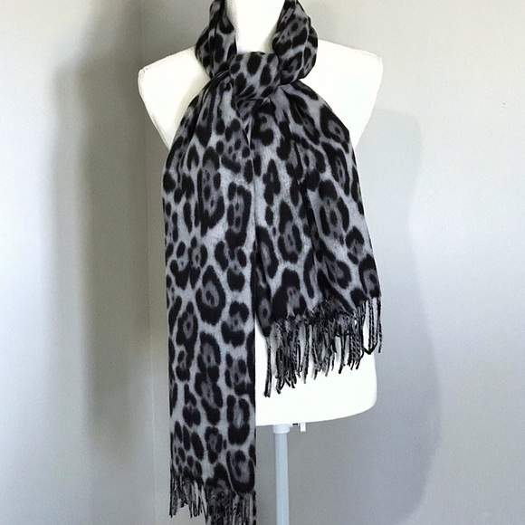 Only 1 Left! Cashmere Blend Leopard Scarf Wrap - Picture 5 of 8